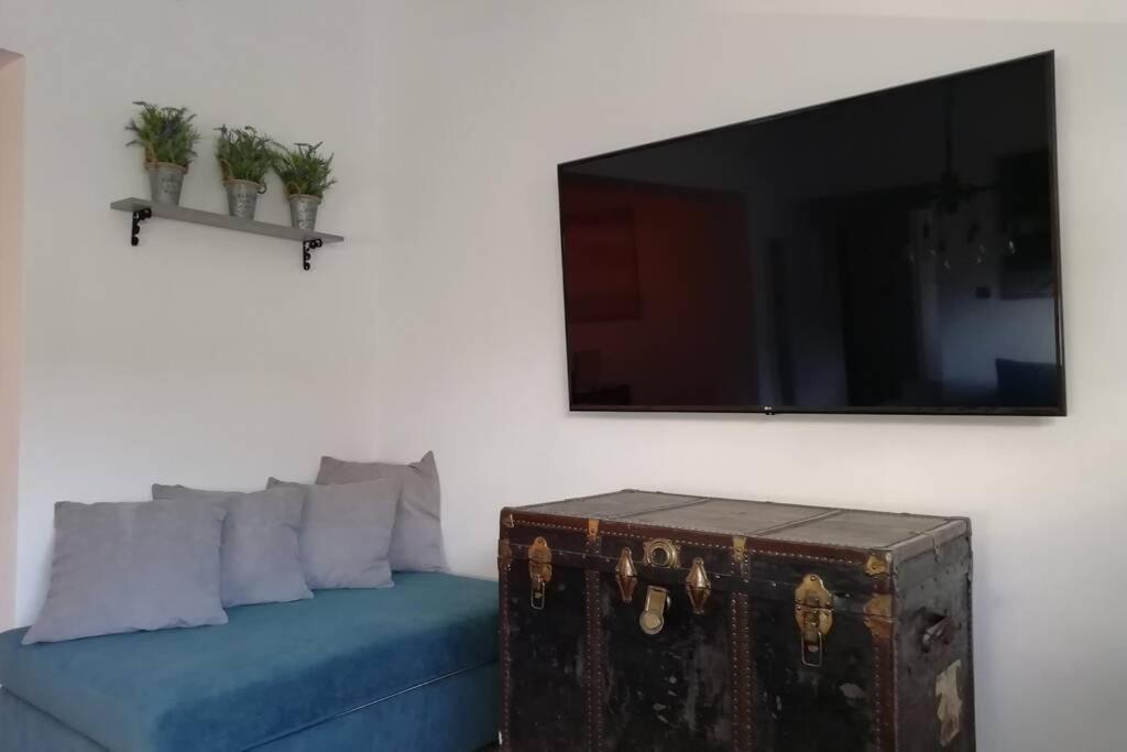 Dimitrios Loft *