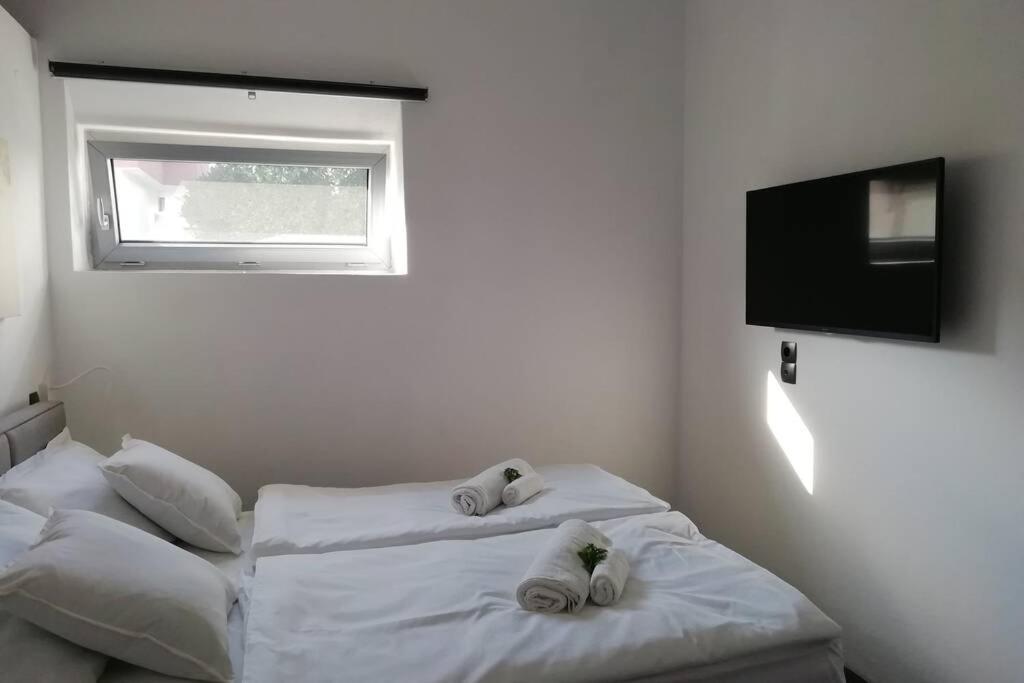 Dimitrios Loft *